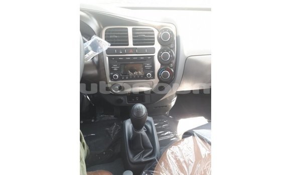 Buy Import Kia Carens White Car in Import - Dubai in Iles Buy Import Kia Carens White Car in Import - Dubai in Iles