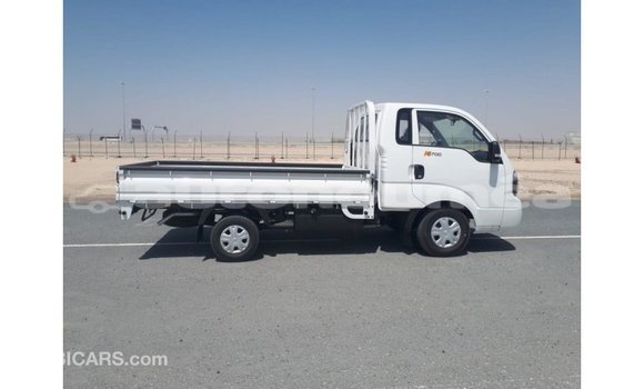 Buy Import Kia Carens White Car in Import - Dubai in Iles Buy Import Kia Carens White Car in Import - Dubai in Iles