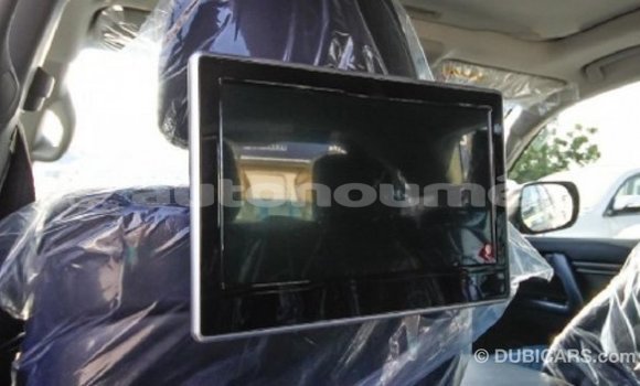 Acheter Import Voiture Toyota Land Cruiser Blanc à Import - Dubai, Iles Acheter Import Voiture Toyota Land Cruiser Blanc à Import - Dubai, Iles