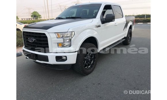 Acheter Import Voiture Ford Club Wagon Blanc à Import - Dubai, Iles Acheter Import Voiture Ford Club Wagon Blanc à Import - Dubai, Iles