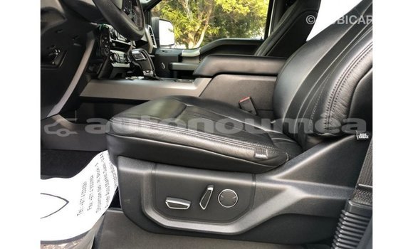 Acheter Import Voiture Ford Club Wagon Blanc à Import - Dubai, Iles Acheter Import Voiture Ford Club Wagon Blanc à Import - Dubai, Iles