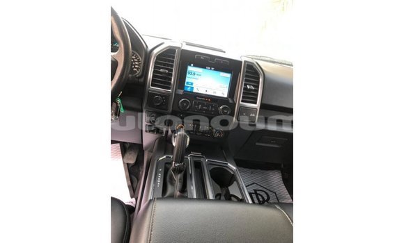 Acheter Import Voiture Ford Club Wagon Blanc à Import - Dubai, Iles Acheter Import Voiture Ford Club Wagon Blanc à Import - Dubai, Iles