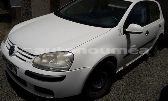 Buy Import Volkswagen Golf White Car in Noumea in Sud