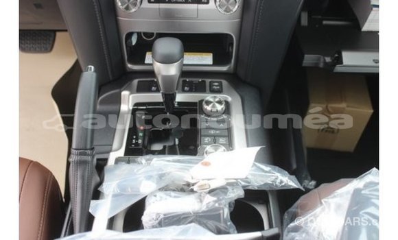Acheter Import Voiture Toyota Land Cruiser Blanc à Import - Dubai, Iles Acheter Import Voiture Toyota Land Cruiser Blanc à Import - Dubai, Iles