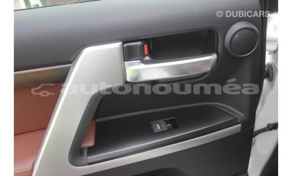 Acheter Import Voiture Toyota Land Cruiser Blanc à Import - Dubai, Iles Acheter Import Voiture Toyota Land Cruiser Blanc à Import - Dubai, Iles
