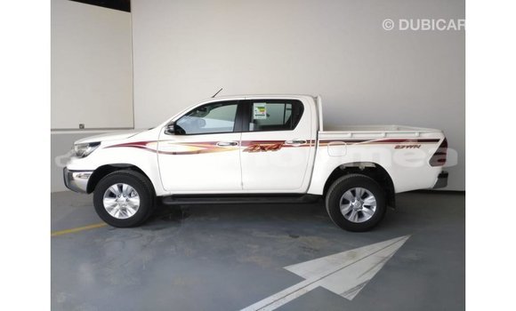 Acheter Import Voiture Toyota Hilux Blanc à Import - Dubai, Iles Acheter Import Voiture Toyota Hilux Blanc à Import - Dubai, Iles
