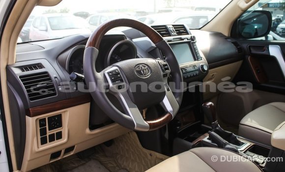 Acheter Import Voiture Toyota Prado Blanc à Import - Dubai, Iles Acheter Import Voiture Toyota Prado Blanc à Import - Dubai, Iles