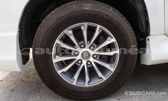 Acheter Import Voiture Toyota Prado Blanc à Import - Dubai, Iles Acheter Import Voiture Toyota Prado Blanc à Import - Dubai, Iles