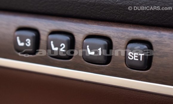 Acheter Import Voiture Toyota Land Cruiser Blanc à Import - Dubai, Iles Acheter Import Voiture Toyota Land Cruiser Blanc à Import - Dubai, Iles