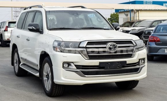Acheter Import Voiture Toyota Land Cruiser Blanc à Import - Dubai, Iles Acheter Import Voiture Toyota Land Cruiser Blanc à Import - Dubai, Iles