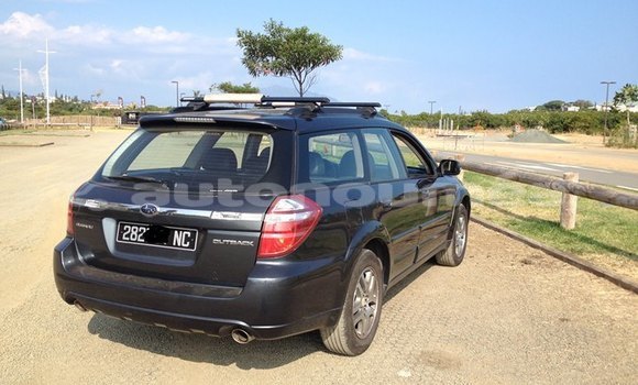 Buy Used Subaru Outback Black Car in Noumea in Sud