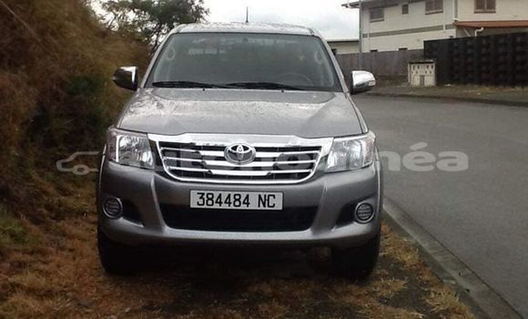 Buy Used Toyota Hilux Silver Car in Noumea in Sud Buy Used Toyota Hilux Silver Car in Noumea in Sud