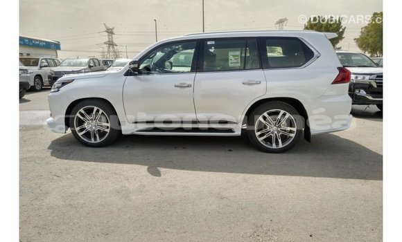 Acheter Import Voiture Lexus LX Blanc à Import - Dubai, Iles Acheter Import Voiture Lexus LX Blanc à Import - Dubai, Iles