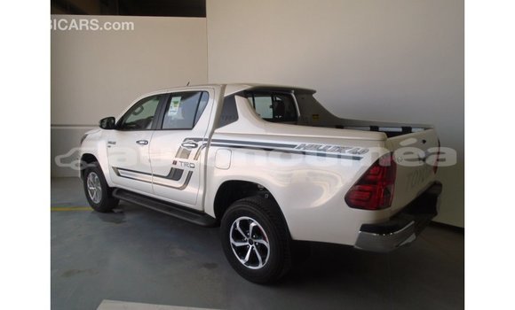 Acheter Import Voiture Toyota Hilux Blanc à Import - Dubai, Iles Acheter Import Voiture Toyota Hilux Blanc à Import - Dubai, Iles