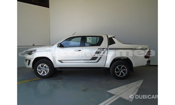 Acheter Import Voiture Toyota Hilux Blanc à Import - Dubai, Iles Acheter Import Voiture Toyota Hilux Blanc à Import - Dubai, Iles