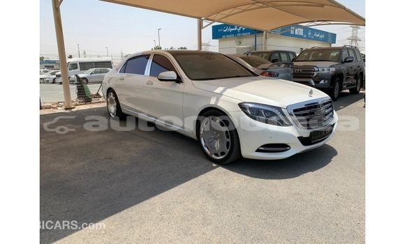 Acheter Import Voiture Mercedes-Benz 190 Blanc à Import - Dubai, Iles Acheter Import Voiture Mercedes-Benz 190 Blanc à Import - Dubai, Iles