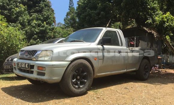 Buy Used Mitsubishi L200 Silver Car in Paita in Sud