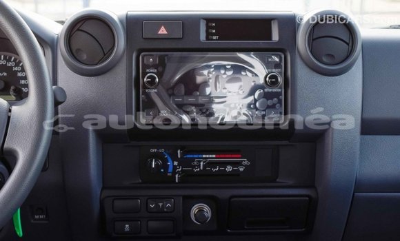 Acheter Import Voiture Toyota Land Cruiser Blanc à Import - Dubai, Iles Acheter Import Voiture Toyota Land Cruiser Blanc à Import - Dubai, Iles