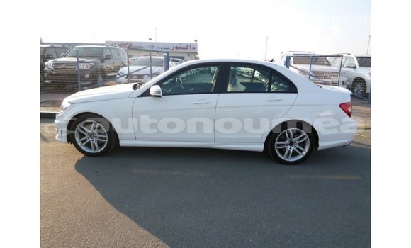 Acheter Import Voiture Mercedes-Benz 200 Blanc à Import - Dubai, Iles Acheter Import Voiture Mercedes-Benz 200 Blanc à Import - Dubai, Iles