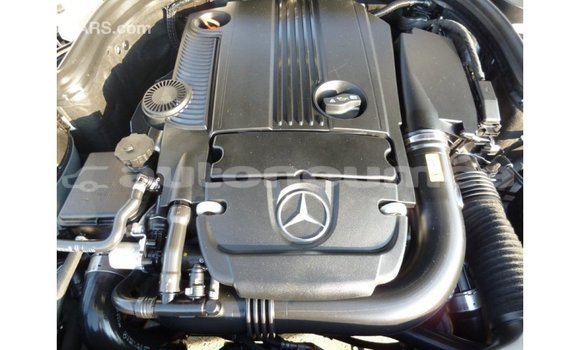 Acheter Import Voiture Mercedes-Benz 200 Blanc à Import - Dubai, Iles Acheter Import Voiture Mercedes-Benz 200 Blanc à Import - Dubai, Iles