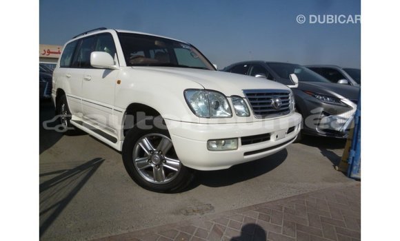 Acheter Import Voiture Toyota Land Cruiser Blanc à Import - Dubai, Iles Acheter Import Voiture Toyota Land Cruiser Blanc à Import - Dubai, Iles
