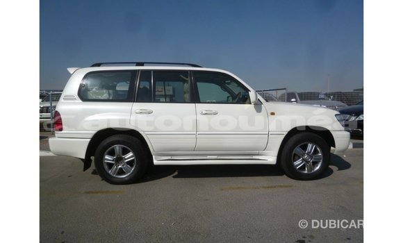 Acheter Import Voiture Toyota Land Cruiser Blanc à Import - Dubai, Iles Acheter Import Voiture Toyota Land Cruiser Blanc à Import - Dubai, Iles
