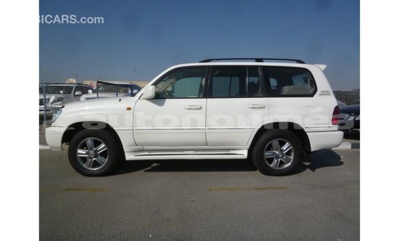 Acheter Import Voiture Toyota Land Cruiser Blanc à Import - Dubai, Iles Acheter Import Voiture Toyota Land Cruiser Blanc à Import - Dubai, Iles