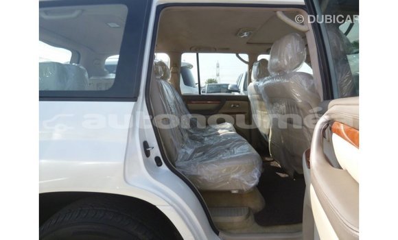 Acheter Import Voiture Toyota Land Cruiser Blanc à Import - Dubai, Iles Acheter Import Voiture Toyota Land Cruiser Blanc à Import - Dubai, Iles