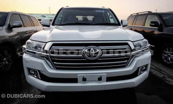 Acheter Import Voiture Toyota Land Cruiser Blanc à Import - Dubai, Iles Acheter Import Voiture Toyota Land Cruiser Blanc à Import - Dubai, Iles