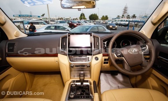 Acheter Import Voiture Toyota Land Cruiser Blanc à Import - Dubai, Iles Acheter Import Voiture Toyota Land Cruiser Blanc à Import - Dubai, Iles