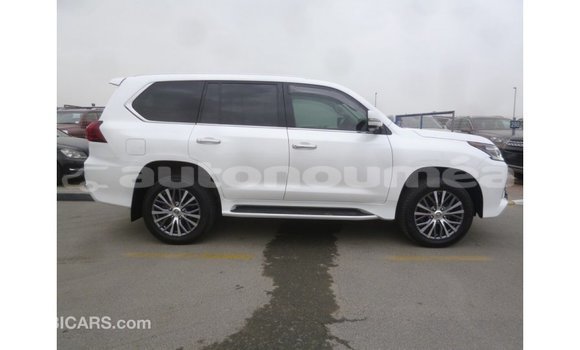 Acheter Import Voiture Lexus LX Blanc à Import - Dubai, Iles Acheter Import Voiture Lexus LX Blanc à Import - Dubai, Iles