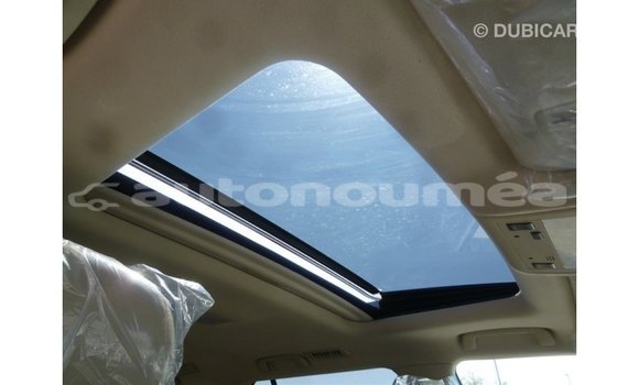 Buy Import Toyota Land Cruiser White Car in Import - Dubai in Iles Buy Import Toyota Land Cruiser White Car in Import - Dubai in Iles