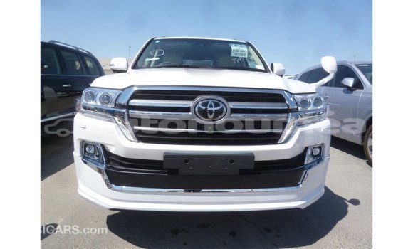 Buy Import Toyota Land Cruiser White Car in Import - Dubai in Iles Buy Import Toyota Land Cruiser White Car in Import - Dubai in Iles