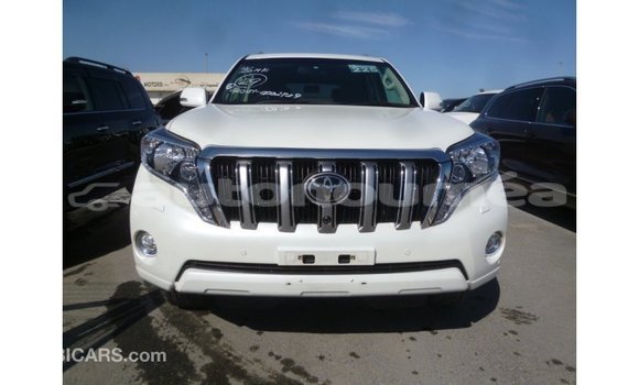 Acheter Import Voiture Toyota Prado Blanc à Import - Dubai, Iles Acheter Import Voiture Toyota Prado Blanc à Import - Dubai, Iles