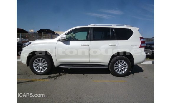 Acheter Import Voiture Toyota Prado Blanc à Import - Dubai, Iles Acheter Import Voiture Toyota Prado Blanc à Import - Dubai, Iles