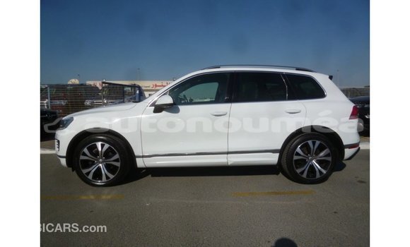 Acheter Import Voiture Volkswagen Touareg Blanc à Import - Dubai, Iles Acheter Import Voiture Volkswagen Touareg Blanc à Import - Dubai, Iles