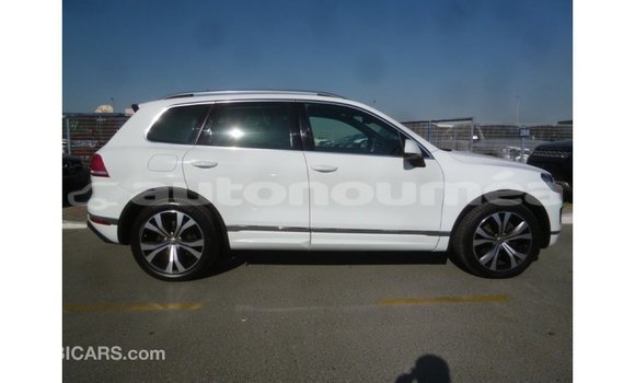 Acheter Import Voiture Volkswagen Touareg Blanc à Import - Dubai, Iles Acheter Import Voiture Volkswagen Touareg Blanc à Import - Dubai, Iles