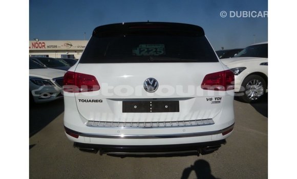 Acheter Import Voiture Volkswagen Touareg Blanc à Import - Dubai, Iles Acheter Import Voiture Volkswagen Touareg Blanc à Import - Dubai, Iles