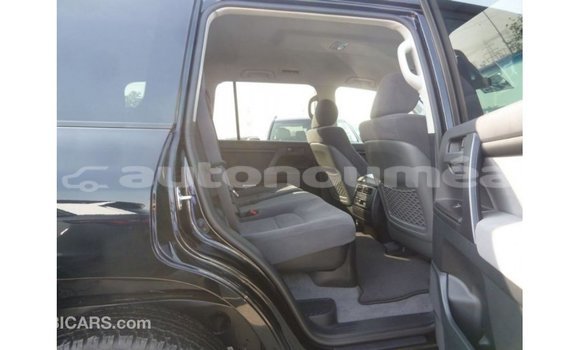 Acheter Import Voiture Toyota Land Cruiser Noir à Import - Dubai, Iles Acheter Import Voiture Toyota Land Cruiser Noir à Import - Dubai, Iles