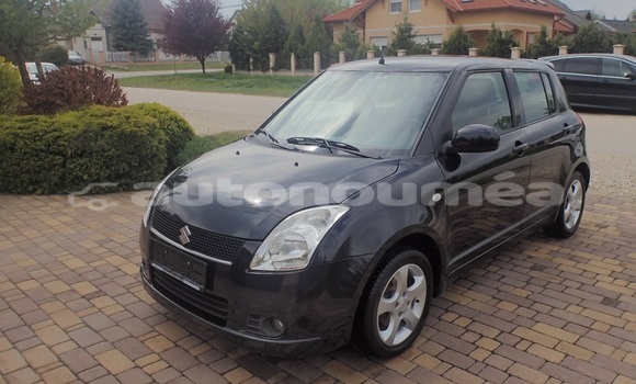 Buy Used Suzuki Swift Black Car in Bouloupari in Sud