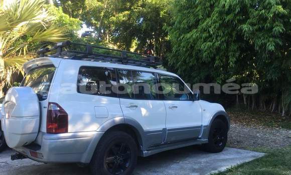 Buy Used Mitsubishi Montero White Car in Canala in Nord