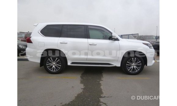 Acheter Import Voiture Lexus LX Blanc à Import - Dubai, Iles Acheter Import Voiture Lexus LX Blanc à Import - Dubai, Iles
