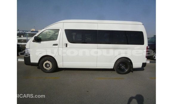 Acheter Import Voiture Toyota Hiace Blanc à Import - Dubai, Iles Acheter Import Voiture Toyota Hiace Blanc à Import - Dubai, Iles