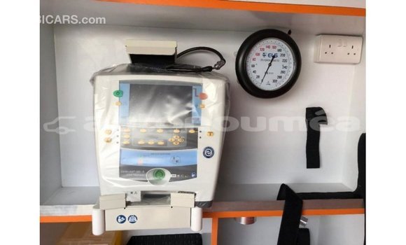 Acheter Import Voiture Toyota Hiace Blanc à Import - Dubai, Iles Acheter Import Voiture Toyota Hiace Blanc à Import - Dubai, Iles