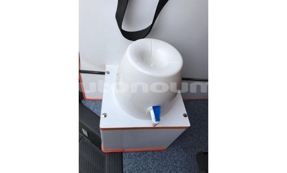 Acheter Import Voiture Toyota Hiace Blanc à Import - Dubai, Iles Acheter Import Voiture Toyota Hiace Blanc à Import - Dubai, Iles