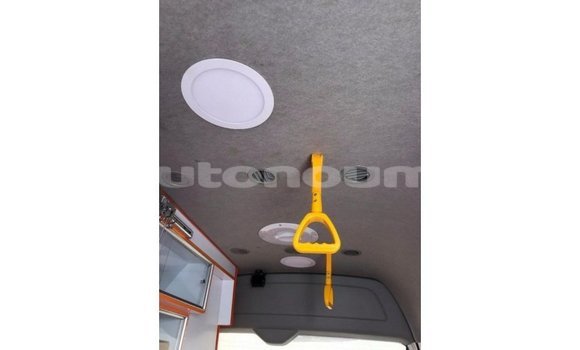 Acheter Import Voiture Toyota Hiace Blanc à Import - Dubai, Iles Acheter Import Voiture Toyota Hiace Blanc à Import - Dubai, Iles