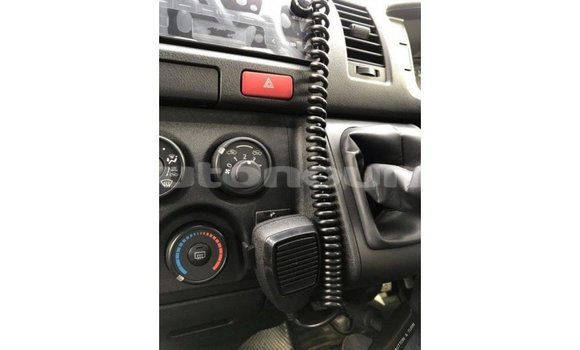 Acheter Import Voiture Toyota Hiace Blanc à Import - Dubai, Iles Acheter Import Voiture Toyota Hiace Blanc à Import - Dubai, Iles