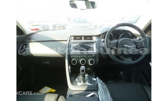 Acheter Import Voiture Jaguar E-Pace Blanc à Import - Dubai, Iles Acheter Import Voiture Jaguar E-Pace Blanc à Import - Dubai, Iles
