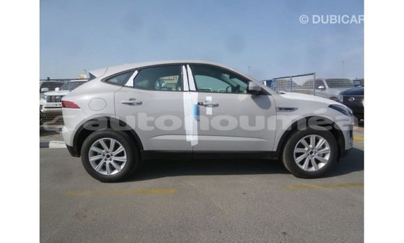 Acheter Import Voiture Jaguar E-Pace Blanc à Import - Dubai, Iles Acheter Import Voiture Jaguar E-Pace Blanc à Import - Dubai, Iles