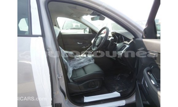 Acheter Import Voiture Jaguar E-Pace Blanc à Import - Dubai, Iles Acheter Import Voiture Jaguar E-Pace Blanc à Import - Dubai, Iles